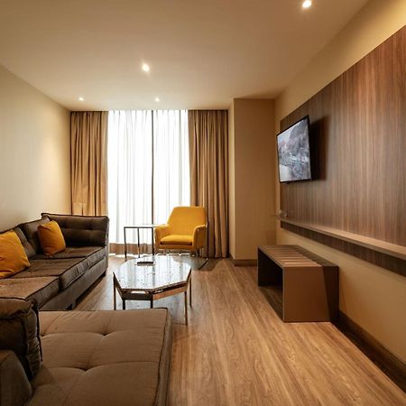 Camino Real Fashion Drive Monterrey Hotel San Pedro Garza Garcia Luaran gambar Living room of a suite