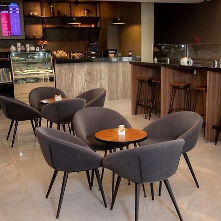 Camino Real Fashion Drive Monterrey Hotel San Pedro Garza Garcia Luaran gambar The lounge at the airport