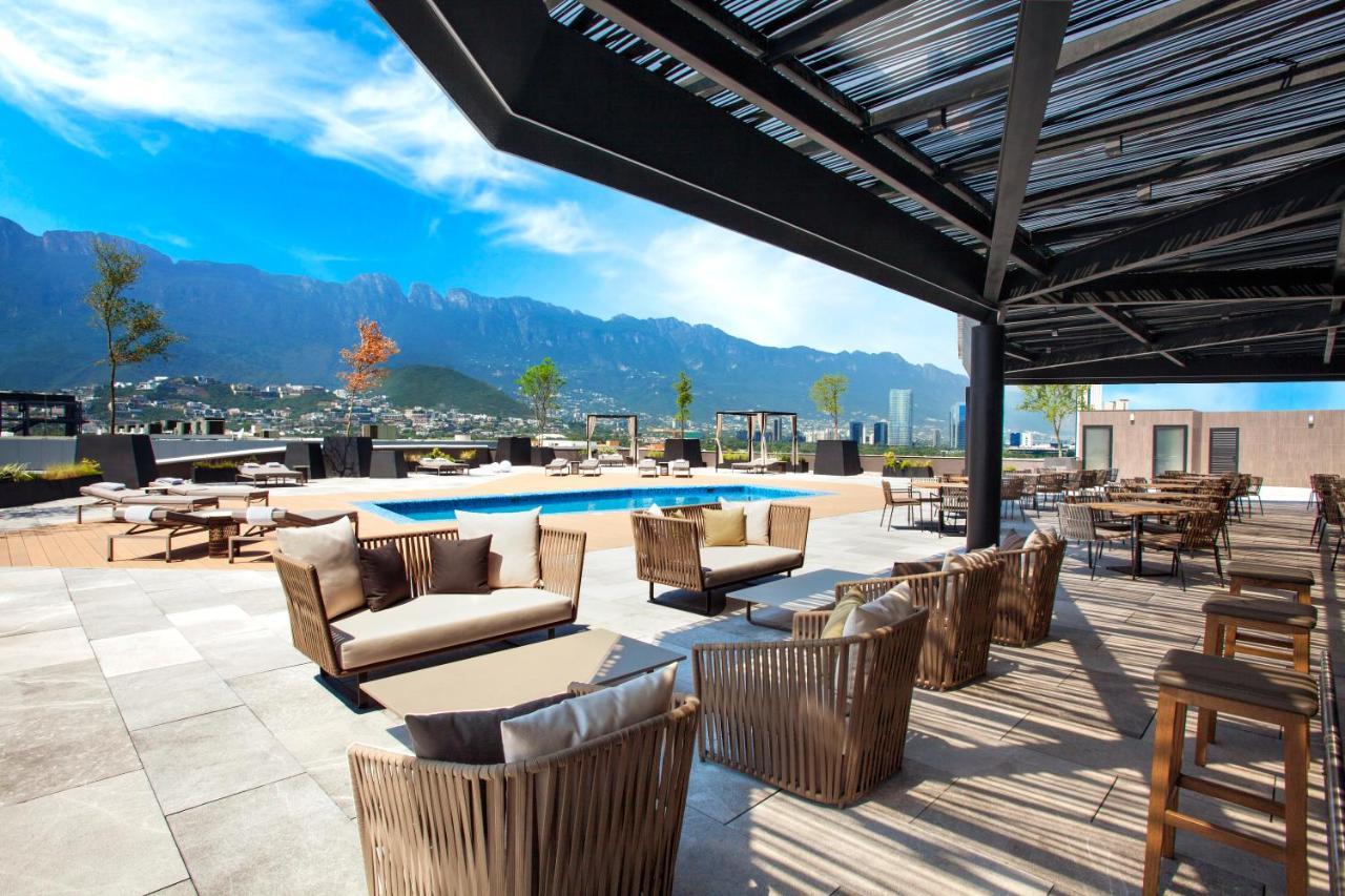 Camino Real Fashion Drive Monterrey Hotel San Pedro Garza Garcia Luaran gambar The hotel's rooftop pool