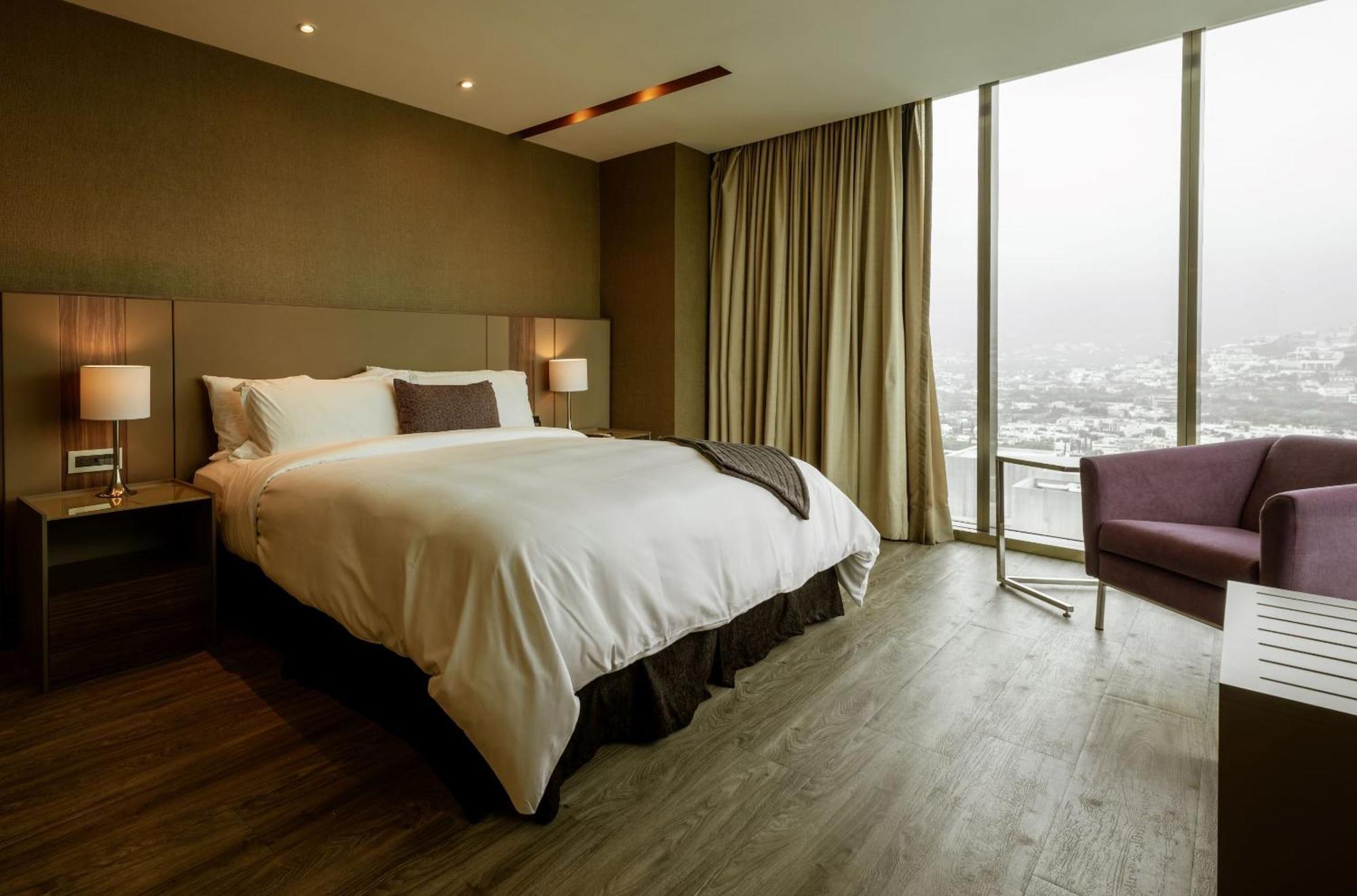 Camino Real Fashion Drive Monterrey Hotel San Pedro Garza Garcia Luaran gambar A bedroom at the hotel