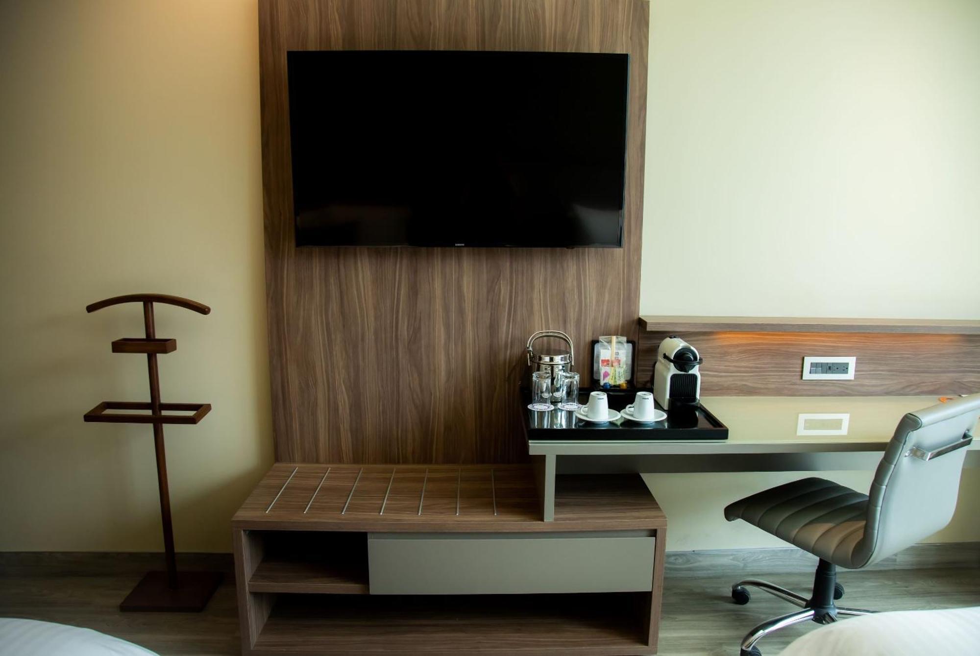Camino Real Fashion Drive Monterrey Hotel San Pedro Garza Garcia Luaran gambar A Nespresso machine in a hotel room