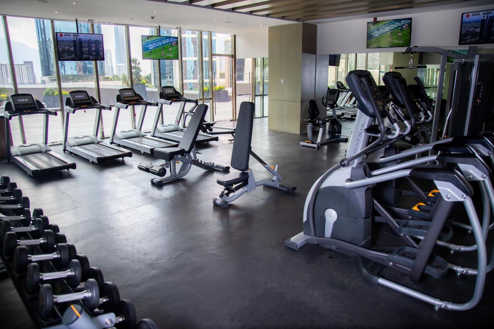 Camino Real Fashion Drive Monterrey Hotel San Pedro Garza Garcia Luaran gambar A gym in a hotel