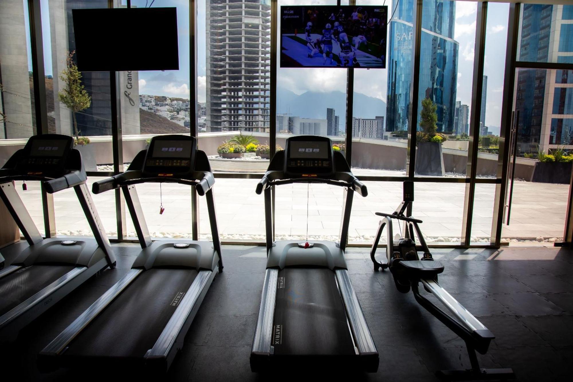 Camino Real Fashion Drive Monterrey Hotel San Pedro Garza Garcia Luaran gambar Treadmills in a gym